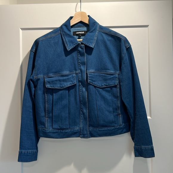 Express Semi-Cropped Snap Front Denim Jacket in Size Medium - Picture 7 of 9
